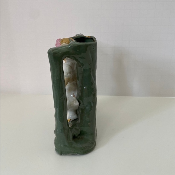 Vintage Ucagco Porcelain Bud Vase Victorian Girl with flowers made in Japan. - Picture 3 of 6